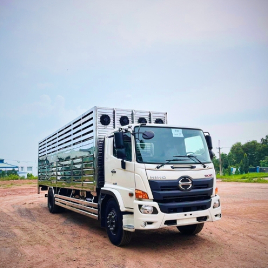 Xe tải Hino 8 tấn FG8JT7A thùng chở heo có hệ thống làm mát