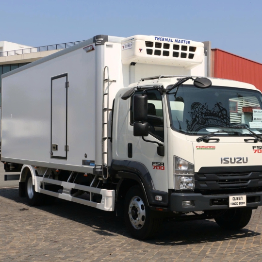 Xe Tải Isuzu FSR700 Thùng Đông Lạnh Quyền F2 Giá Tốt