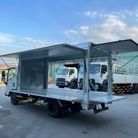 Xe tải Isuzu QKR 210 thùng kín cánh dơi - Isuzu QKR 210 thùng kín cánh dơi 1 tấn 9