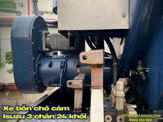 Xe tải bồn chở cám Isuzu 3 chân FVM34TE4A 24 khối - Isuzu 3 chân bồn chở thức ăn gia súc 24 khối
