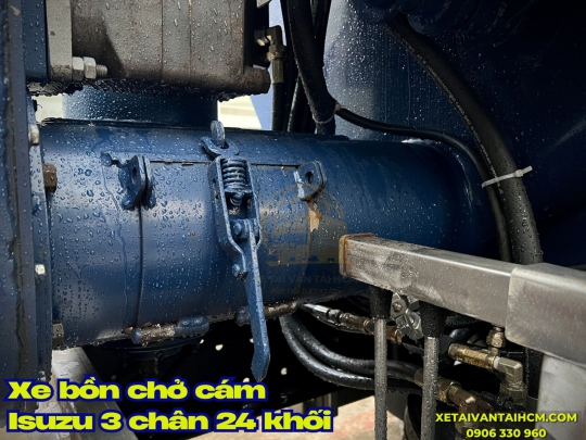 Xe tải bồn chở cám Isuzu 3 chân FVM34TE4A 24 khối - Isuzu 3 chân bồn chở thức ăn gia súc 24 khối