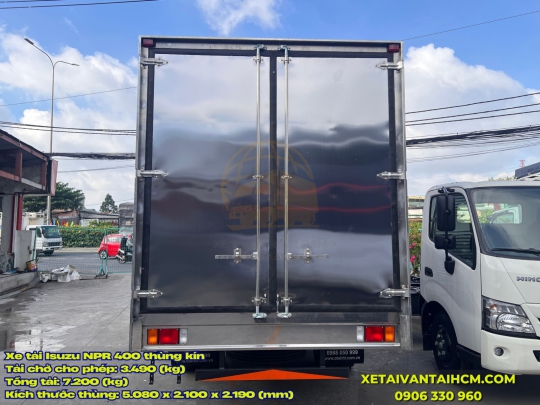 Xe Tải Isuzu 3.5 Tấn Thùng Kín Model NPR 400 Thùng Dài 5m1