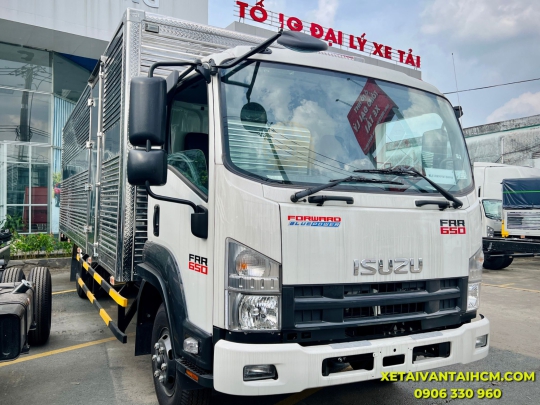 Xe tải Isuzu FRR 650 thùng kín 7m4 
