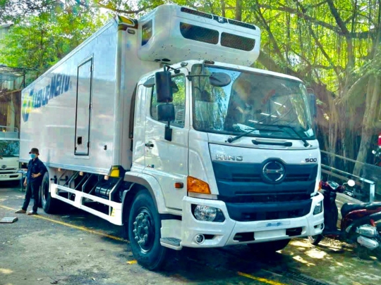 Xe Tải Hino 15 Tấn Thùng Đông Lạnh Máy Lạnh Hwasung Thermal HT-70WD