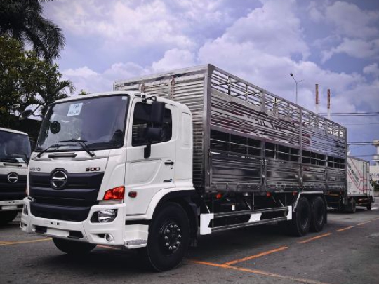 Xe tải Hino 3 chân 15 tấn chở heo có bàn nâng 2 tầng - Xe tải Hino 3 chân 15 tấn thùng chở gia súc có bàn nâng 2 tầng