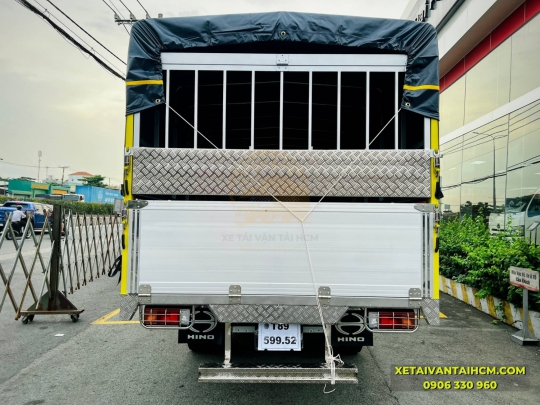 Xe Tải Hino 3T5 Thùng Mui Bạt Bửng Nhôm 2025