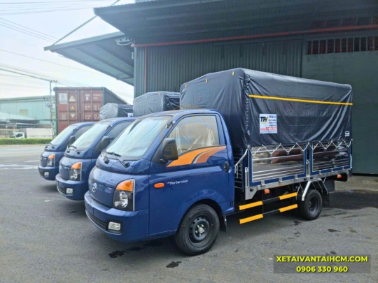 ​​​​​​​XE TẢI HYUNDAI H150 THÙNG MUI BẠT (5 BỬNG)