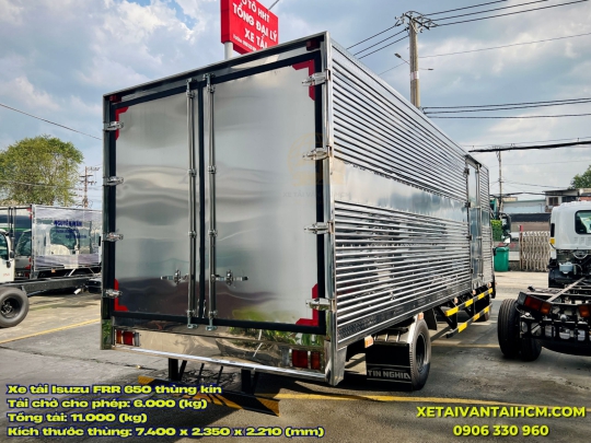 Xe tải Isuzu FRR 650 thùng kín 7m4 
