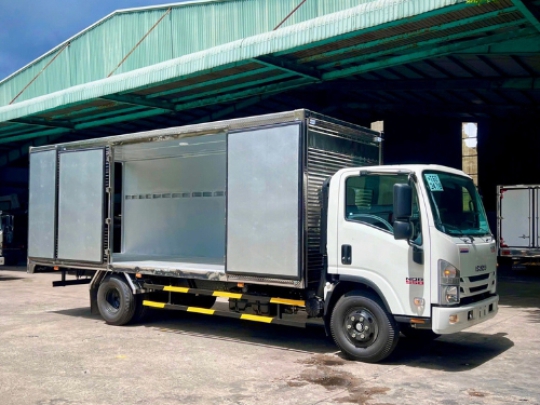 Xe tải Isuzu NQR 550 thùng kín 5 tấn 2 cửa hông - Isuzu 5 tấn NQR 550 thùng kín 2 cửa hông