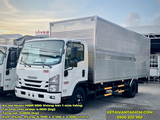 Xe tải Isuzu NQR 550 thùng kín dài 5m7 tải 4.9 tấn cửa hông 1m2