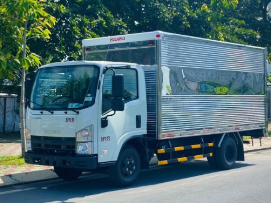 Xe tải Isuzu QKR 210 thùng kín tiêu chuẩn thùng dài 4m3 - Isuzu QKR 210 thùng kín tiêu chuẩn 4m3