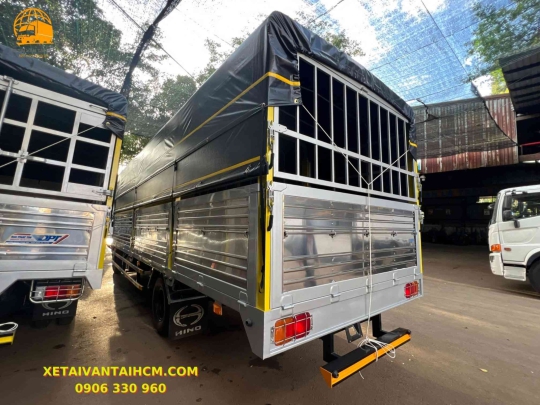 Xe tải Hino 6 tấn 5 thùng mui bạt tiêu chuẩn