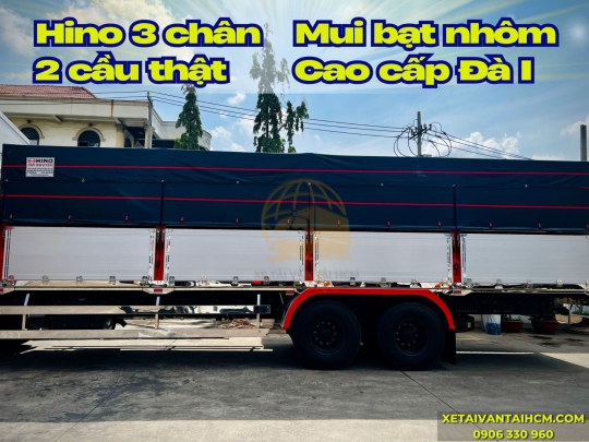 Xe tải Hino 3 chân 2 cầu thật thùng mui bạt nhôm thiết kế đà I thùng dài 9m4