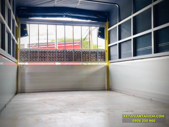 Xe Tải Hino 3T5 Thùng Mui Bạt Bửng Nhôm 2025