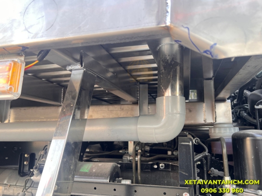 Xe Tải Isuzu FRR 650 Thùng Chở Gia Cầm Cabin Xanh Dương