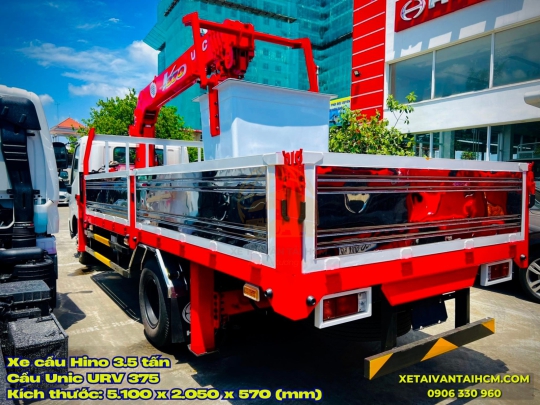 Xe cẩu Hino 3.5 tấn gắn cẩu Unic 375 có rổ nâng người - Xe cẩu Hino 3.5 tấn gắn cẩu Unic 3 tấn 5 khúc (chân tú vuông)