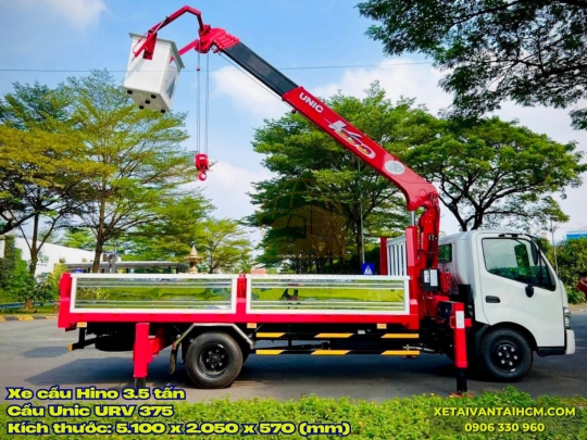 Xe cẩu Hino 3.5 tấn gắn cẩu Unic 375 có rổ nâng người - Xe cẩu Hino 3.5 tấn gắn cẩu Unic 3 tấn 5 khúc (chân tú vuông)