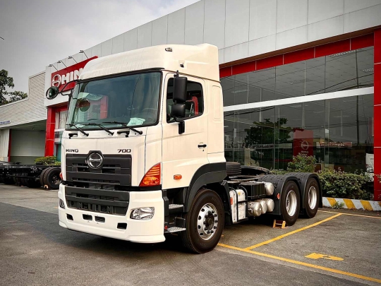 Giá Xe Đầu Kéo Hino 2 Cầu Mới Nhất 2024 | Có nên đầu tư xe đầu kéo Hino 700