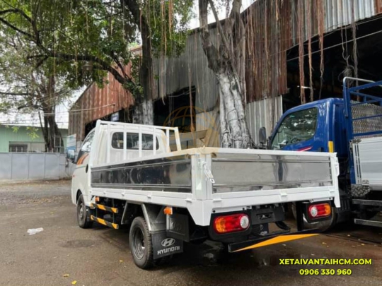 ​​​​​​​XE TẢI HYUNDAI H150 THÙNG LỬNG