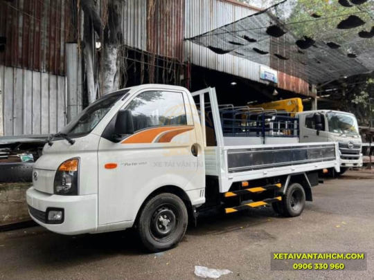 ​​​​​​​XE TẢI HYUNDAI H150 THÙNG LỬNG
