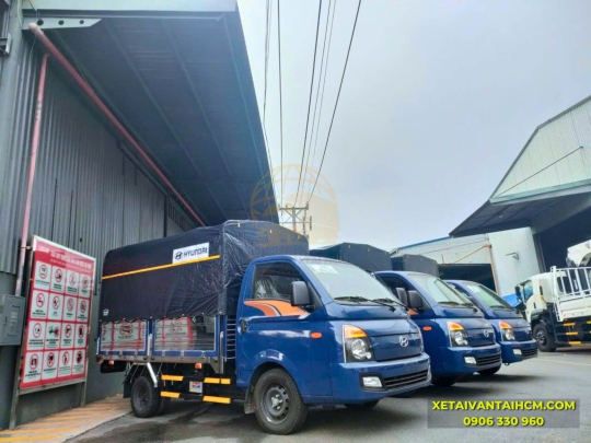 ​​​​​​​XE TẢI HYUNDAI H150 THÙNG MUI BẠT (5 BỬNG)