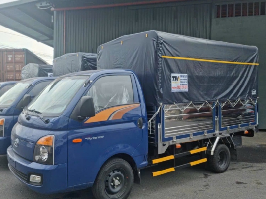 ​​​​​​​XE TẢI HYUNDAI H150 THÙNG MUI BẠT (5 BỬNG)