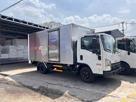 Isuzu QKR 210 Thùng Kín Bửng Nâng Tải 1 Tấn 9