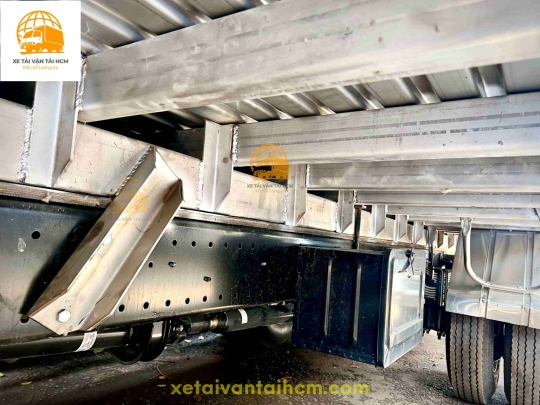 Xe tải Hino 5 tấn chuyên chở gia cầm 256 lồng  – Sự lựa chọn tuyệt vời cho doanh nghiệp của bạn