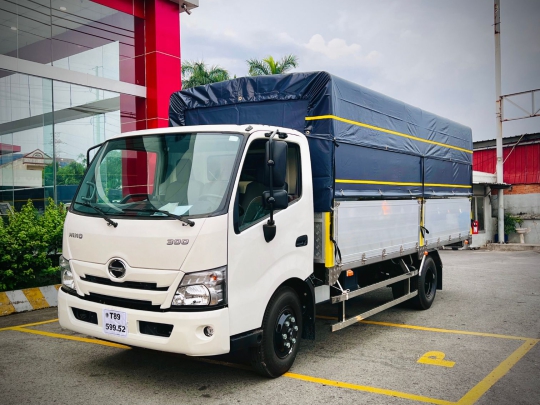 Xe Tải Hino 3T5 Thùng Mui Bạt Bửng Nhôm 2025