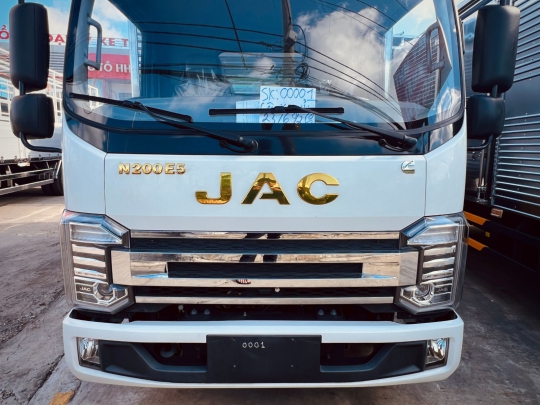 Xe tải Jac N200s thùng kín 1.9 tấn thùng dài 4m3