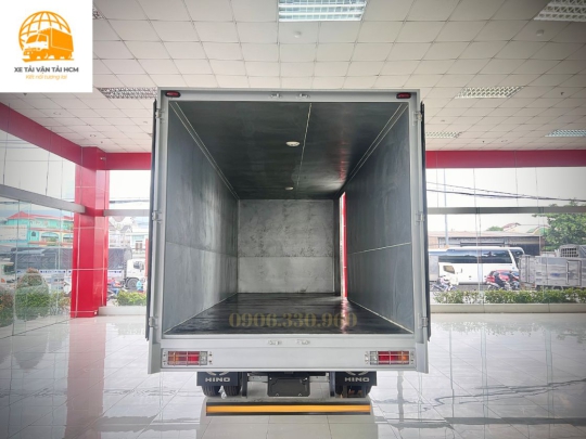 XE TẢI HINO 300 THÙNG KÍN 5 TẤN